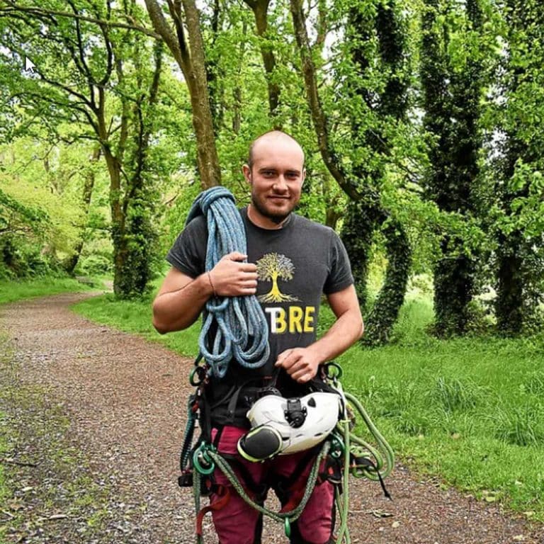 Portrait de Tristan Flavien élagueur et grimpeur diplômé en Haute-Savoie (74)